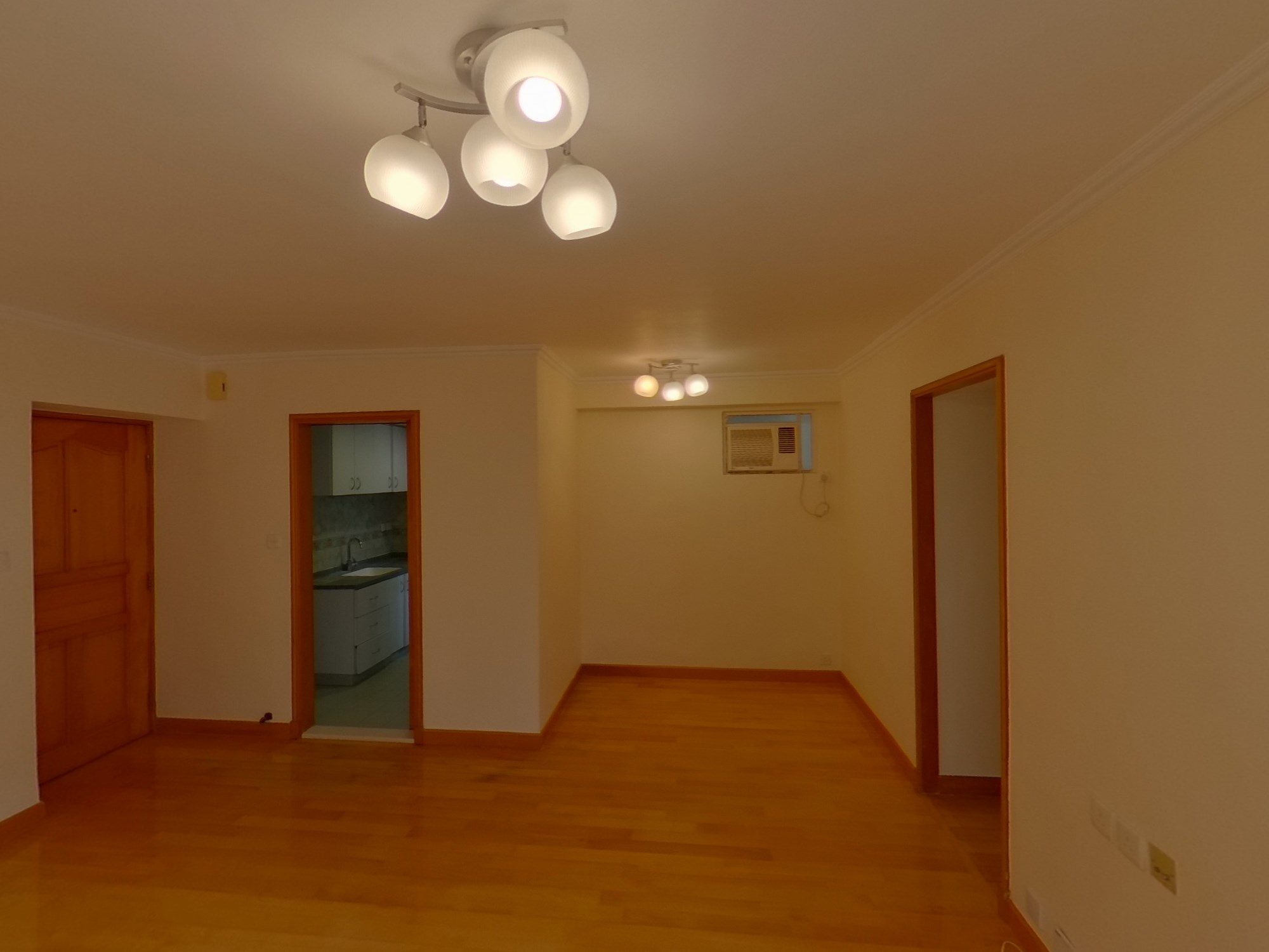 KORNHILL Block Q (flat 9 - 16) Low Floor Zone Flat 12 Quarry Bay/Kornhill/Taikoo Shing