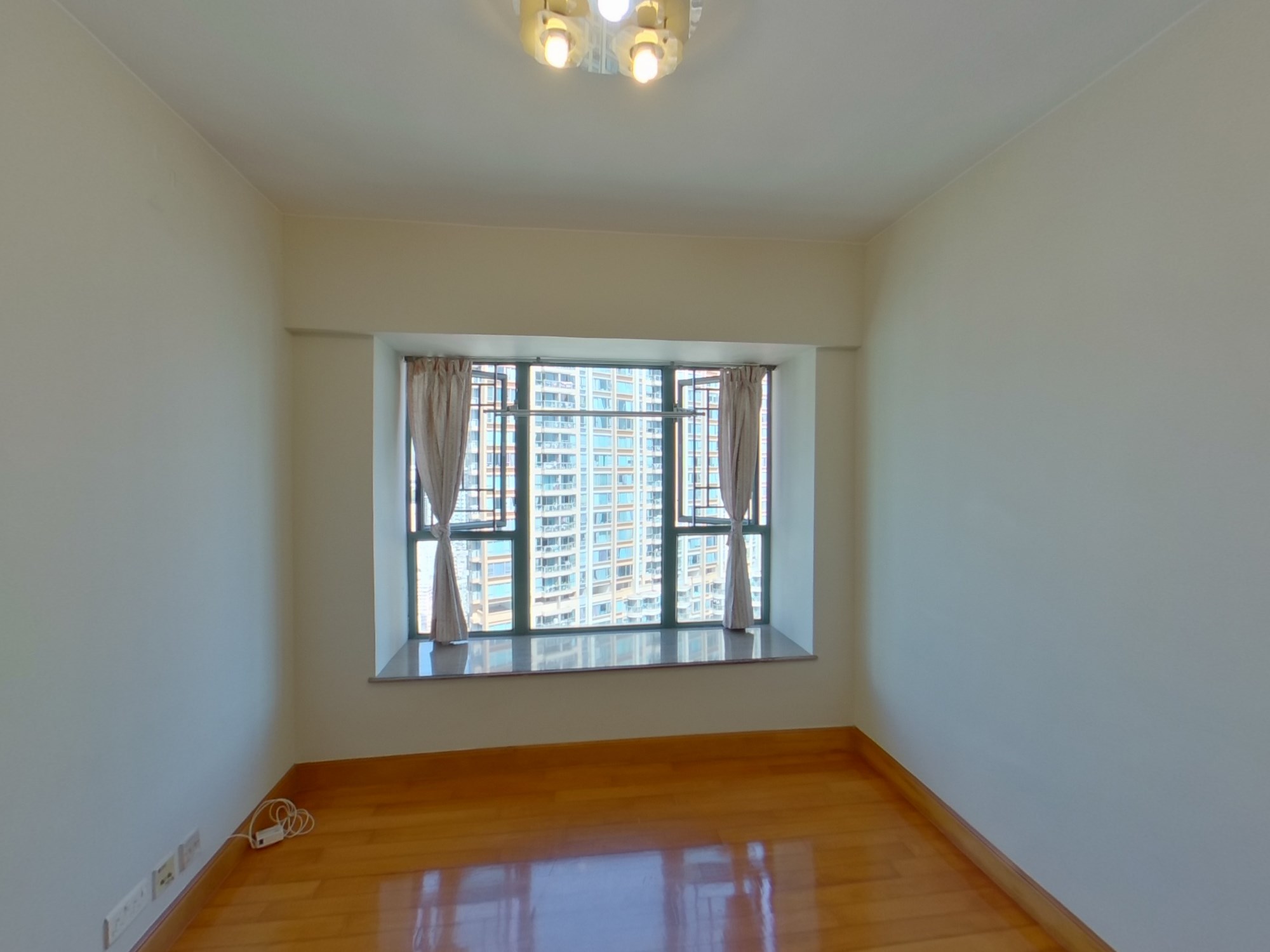 PARK AVENUE Phase 1 - Tower 6 Very High Floor Zone Flat E Olympic Station/Nam Cheong